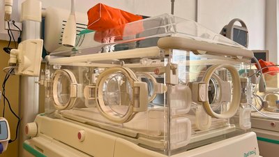 Миколаївські лікарні отримали обладнання для реанімації передчасно народжених малюків