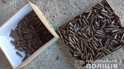 В мешканця Одещини вилучили 9 одиниць зброї, 4 вибухових пристрої та близько 1000 набоїв В мешканця Одещини вилучили 9 одиниць зброї, 4 вибухових пристрої та близько 1000 набоїв