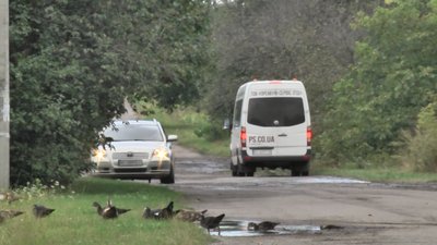 У селі на Волині асфальт після ямкового ремонту від дороги можна відірвати руками У селі на Волині асфальт після ямкового ремонту від дороги можна відірвати руками