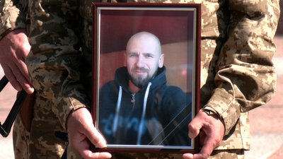 У Рівному попрощались з загиблим військовим Олександром Пінчуком