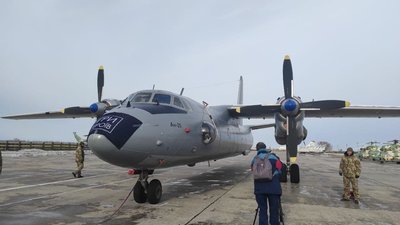 Рекорд України: в Чугуєві на Харківщині ексвійськовий з протезом протягнув літак Ан-26 Рекорд України: в Чугуєві на Харківщині ексвійськовий з протезом протягнув літак Ан-26