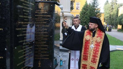У Львові вшановують пам'ять загиблих на війні У Львові вшановують пам'ять загиблих на війні