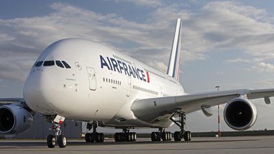 Компанії Air France та Vueling призупиняють польоти з Парижа до Києва