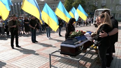 Повернувся з-за кордону боронити Україну: у Рівному попрощалися із загиблим бійцем ЗСУ Ігорем Шаляпіним Повернувся з-за кордону боронити Україну: у Рівному попрощалися із загиблим бійцем ЗСУ Ігорем Шаляпіним