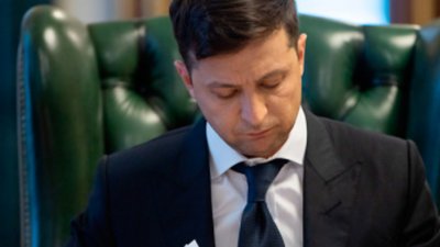 Децентралізація без особливого статусу. Як Зеленський пропонує змінити Конституцію