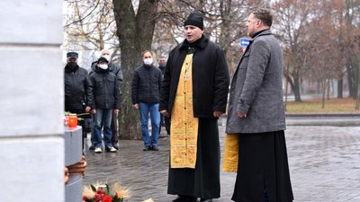 У Сумах вшанували пам’ять жертв голодоморів У Сумах вшанували пам’ять жертв голодоморів