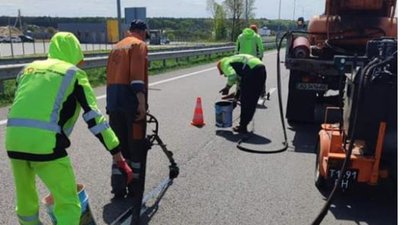 На Волині продовжують "ямковий" ремонт дороги державного значення