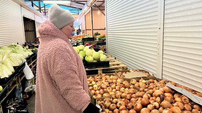 Продавчиня Ольга Продавчиня Ольга