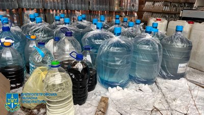 Понад 6 млн грн щомісячного прибутку. У Дніпрі ліквідували схему виробництва контрафактного алкоголю та цигарок Понад 6 млн грн щомісячного прибутку. У Дніпрі ліквідували схему виробництва контрафактного алкоголю та цигарок