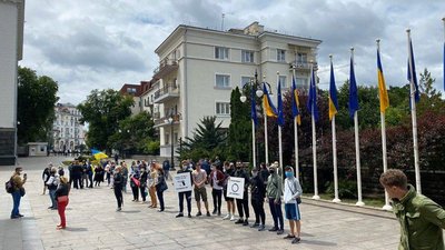Новорічне вбивство у Каховці: друзі вбитого написали скаргу Президенту і провели акцію на Банковій