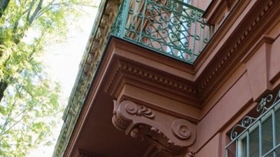 Відремонтований балкон на вул. Шопена, 3