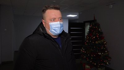 Дощ у під'їзді: через різке потепління залило сходи будинку на Рокосовського у Чернігові Дощ у під'їзді: через різке потепління залило сходи будинку на Рокосовського у Чернігові
