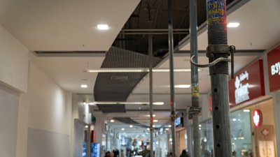 У Дніпрі відновили роботу торговельного центру, в який влучила ракета РФ У Дніпрі відновили роботу торговельного центру, в який влучила ракета РФ