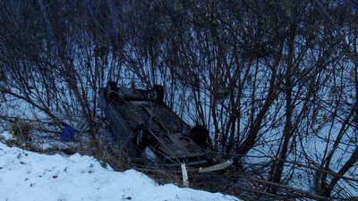 На Черкащині автівка злетіла у кювет: водій вижив
