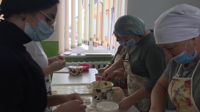 На Тернопільщині виготовили військовим 42 тисячі вареників На Тернопільщині виготовили військовим 42 тисячі вареників