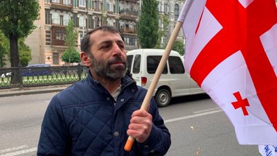 Під посольством Грузії у Києві мітингували прихильники Саакашвілі Під посольством Грузії у Києві мітингували прихильники Саакашвілі