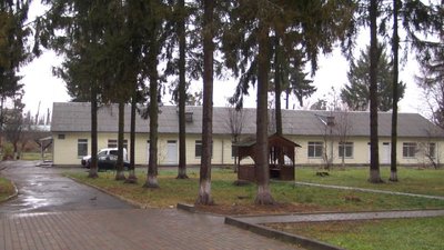 "Щодня заповнена на 90-95%". Як лікують COVID-19 у Хмільницькій районній лікарні на Вінниччині "Щодня заповнена на 90-95%". Як лікують COVID-19 у Хмільницькій районній лікарні на Вінниччині