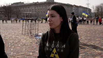 Людина за ґратами та діти, які пишуть листи батькам: у Чернігові пройшла акція на підтримку полонених ЧАЕС Людина за ґратами та діти, які пишуть листи батькам: у Чернігові пройшла акція на підтримку полонених ЧАЕС