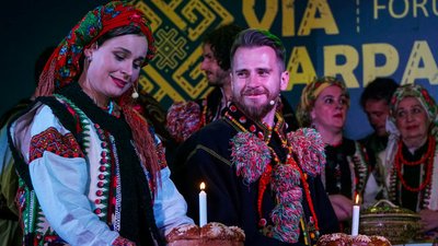У постановці відтворюють обряд гуцульського весілля XIX століття У постановці відтворюють обряд гуцульського весілля XIX століття