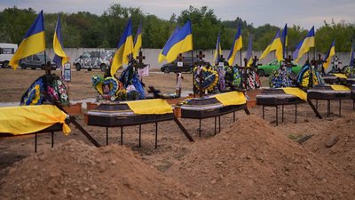 "Вічна пам'ять": у Запоріжжі попрощались із дев'ятнадцятьма безіменними військовими "Вічна пам'ять": у Запоріжжі попрощались із дев'ятнадцятьма безіменними військовими