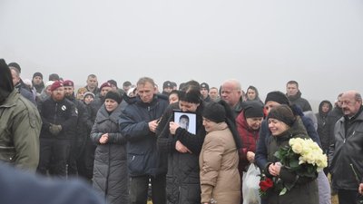 На Черкащині поховали поліцейського, який загинув в авіакатастрофі На Черкащині поховали поліцейського, який загинув в авіакатастрофі