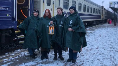 пластуни привезли Вифлеємський вогонь миру у Чернівці пластуни привезли Вифлеємський вогонь миру у Чернівці