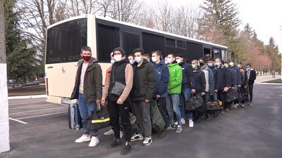 Осінній призов на Вінниччині: у військову частину 3028 прибули новобранці Осінній призов на Вінниччині: у військову частину 3028 прибули новобранці