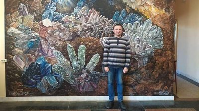 У музеї коштовного каміння на Житомирщині художник створив мурал на геологічну тематику У музеї коштовного каміння на Житомирщині художник створив мурал на геологічну тематику