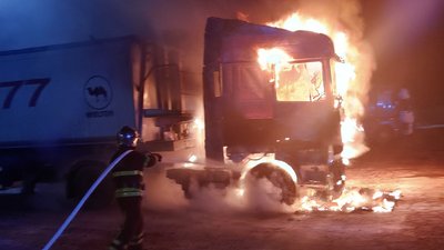 У Київській області на трасі Київ-Одеса горіла вантажівка, загинув водій
