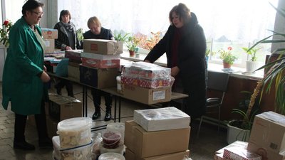 Понад дві з половиною тонни домашніх страв відправили до свят воїнам ЗСУ жителі Вільшанської громади на Житомирщині Понад дві з половиною тонни домашніх страв відправили до свят воїнам ЗСУ жителі Вільшанської громади на Житомирщині