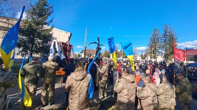 У громадах на Тернопільщині попрощалися із двома загиблими бійцями У громадах на Тернопільщині попрощалися із двома загиблими бійцями