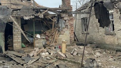 36 ударів по Донеччині: армія РФ зруйнувала та пошкодила домівки, завод, школу та лікарню