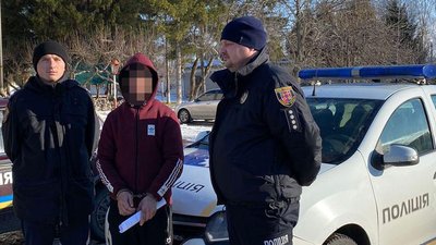 Побили охоронця та винесли гроші: на Вінниччині двоє чоловіків пограбували магазин