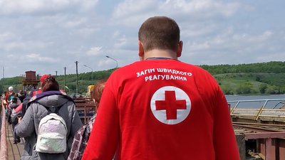 Дорога життя: спогади волонтерки, яка допомагала евакуюватися жителям Харківщини через дамбу Дорога життя: спогади волонтерки, яка допомагала евакуюватися жителям Харківщини через дамбу