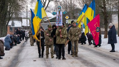 Поховання захисників на Чернігівщині: 13 лютого 2026 року попрощалися з сімома бійцями
