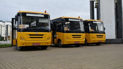 Ще три громади на Волині отримали шкільні автобуси