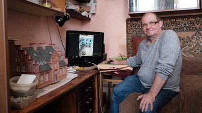 Чернівчанин Андрій Сухов робить мініатюри старих будівель