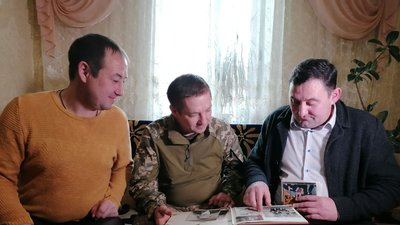 "Двоє воюють, третій – допомагає фронту". Брати з Кропивницького зустрілись вперше після повномасштабної війни "Двоє воюють, третій – допомагає фронту". Брати з Кропивницького зустрілись вперше після повномасштабної війни