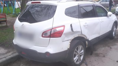 У Тернополі нетверезий водій пошкодив п'ять автомобілів У Тернополі нетверезий водій пошкодив п'ять автомобілів