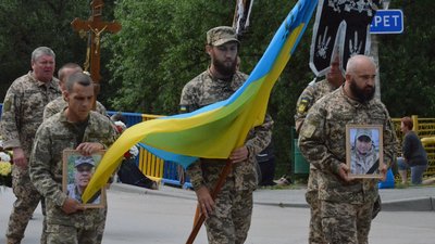 На Тернопільщині прощаються з бійцями, які загинули в Часовому Яру