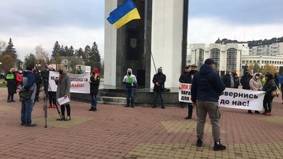Волинські підприємці мітингують під ОДА проти карантину "вихідного дня" Волинські підприємці мітингують під ОДА проти карантину "вихідного дня"