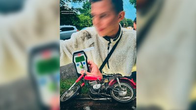 П'яного мотоцикліста, який їздив у Чернігові по дитмайданчику, відсторонили від керування