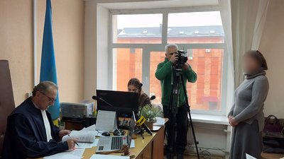 Приковувала ланцюгами — суд у справі ексвиховательки з Кіровоградщини – Суспільне