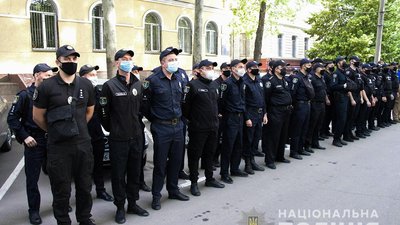 Майже дві сотні миколаївських поліцейських вийшли на патрулювання у Святу Трійцю