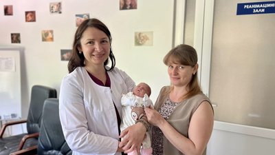 Львівські лікарі виходили немовля вагою 970 грамів Львівські лікарі виходили немовля вагою 970 грамів