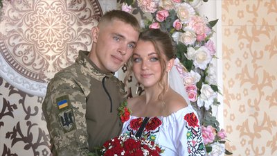 Період щасливих весіль: у Черкасах двадцять пар одружилися на свято Покрови