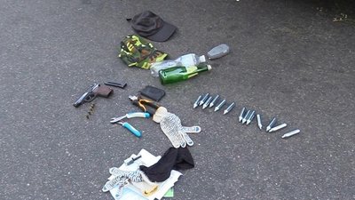 Поліція вилучила у затриманих докази скоєних злочинів Поліція вилучила у затриманих докази скоєних злочинів