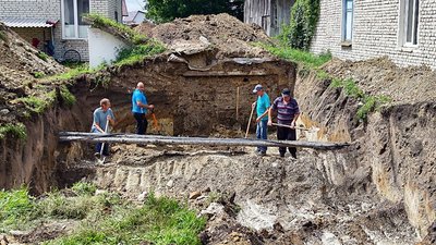 У селі на Волині призупинили земельні роботи через знайдену старовинну цеглу. Що відомо