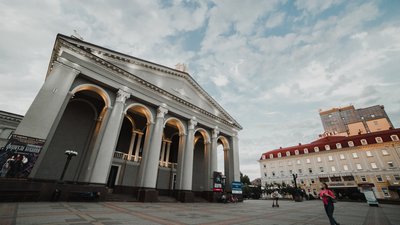 У Рівному зіграють благодійну виставу на підтримку пошкодженого театру в Миколаєві