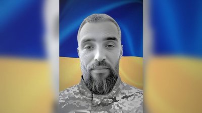 Полеглий військовий Артур Швець, з яким прощаються у Чернівцях 17 вересня